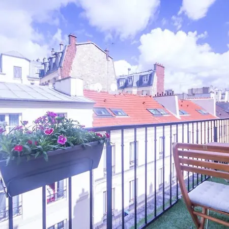 Beautiful Apartment With Balcony In Bastille Parijs