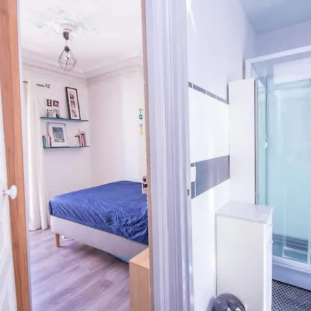 Beautiful Apartment With Balcony In Bastille * Parijs